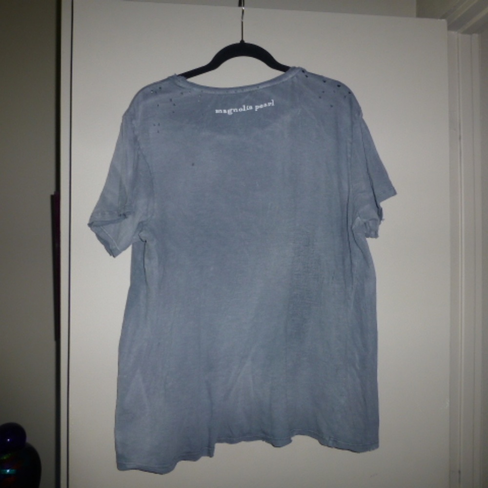 MAGNOLIA PEARL GRAY DISTRESSED T-SHIRT